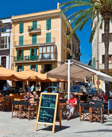 A daily menu at a restaurant in Palma, Mallorca. The food writer Lakshmi Aguirre says chalkboards should ideally be written by ‘someone who’s never heard of lettering’.Photograph: Ian Shaw/Alamy