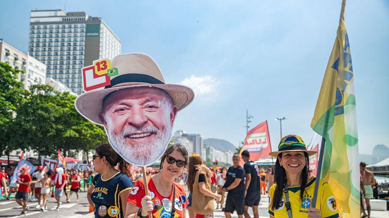 Image caption,Lula supporters also turned out in Rio