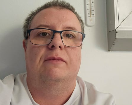 Karl says at one point, the thermometer on the wall of his hospital room reached 29C.Photograph: Karl Rutlidge