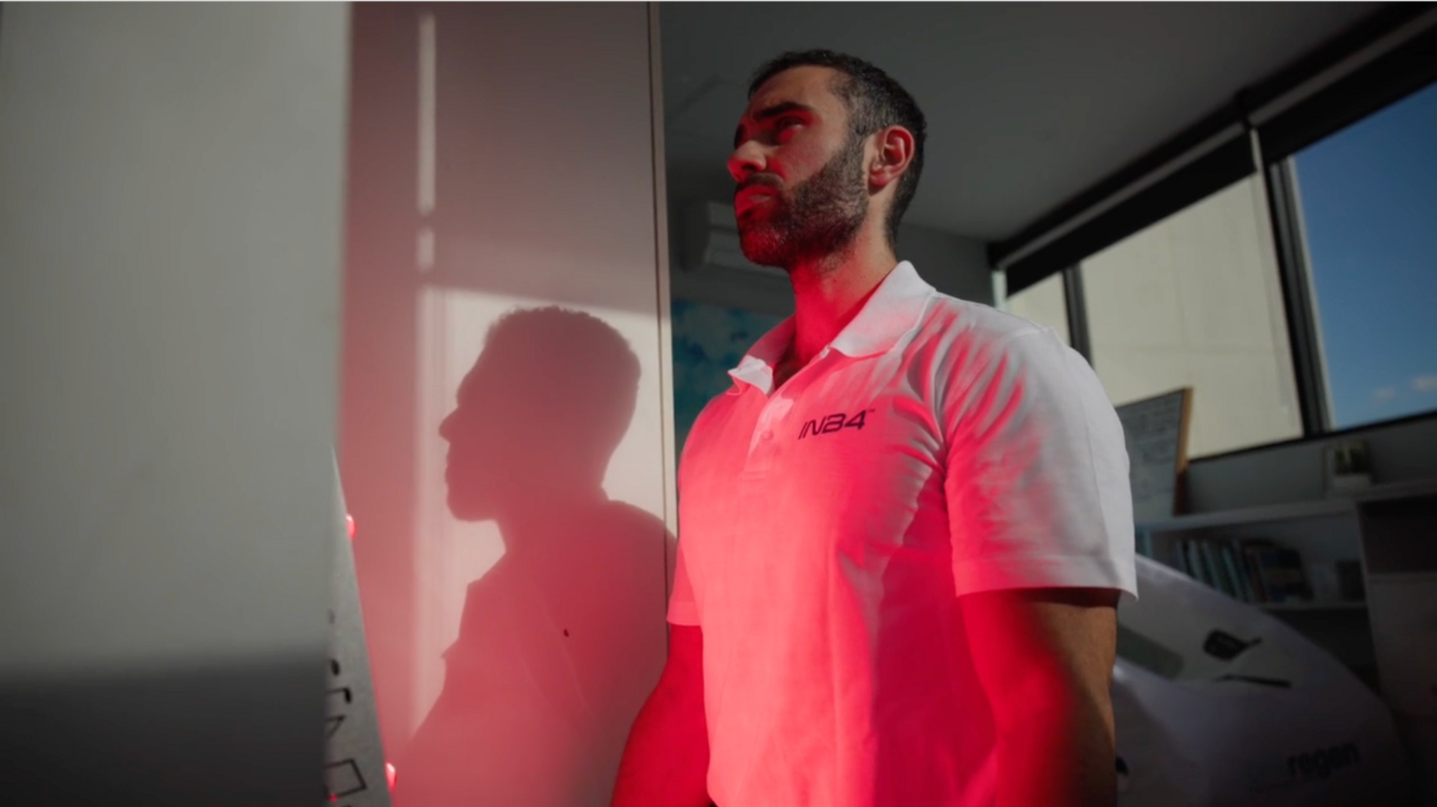 Image caption,Naturopath Lucas is a biohacker who follows a health optimisation routine including red light therapy, although evidence is limited
