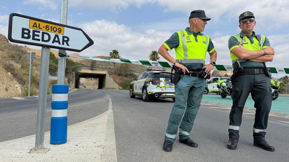 Image caption,Police blocked the roads to Bédar on Sunday after the fires