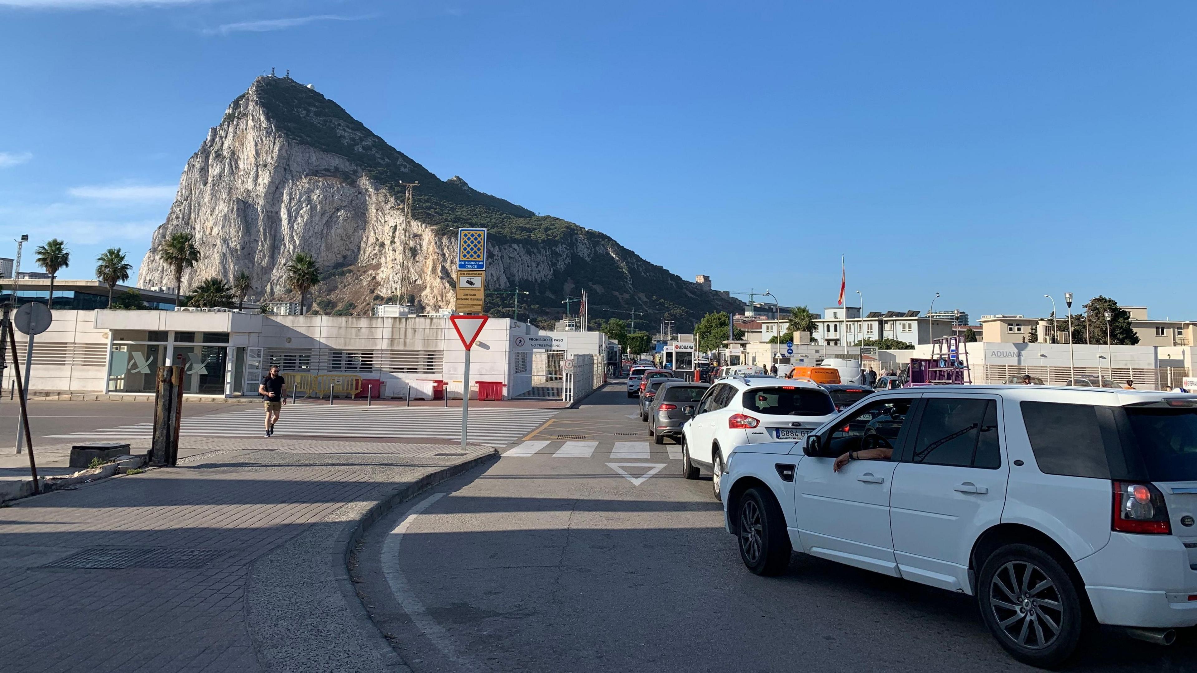 Image caption,Currently there can be long queues of vehicles at the border during rush hour