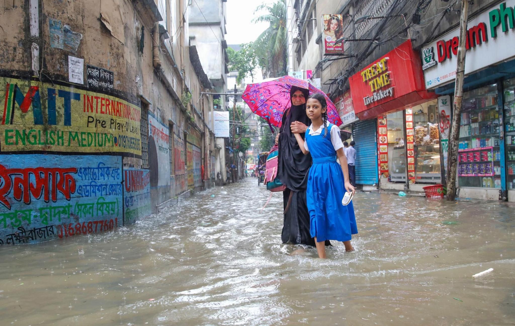 Image caption,Some streets in Dhaka remain waterlogged