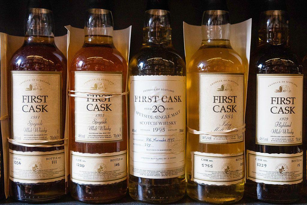 Image caption,The UK-India trade deal cuts tariffs on Scotch whisky from 150% to 75% with immediate effect
