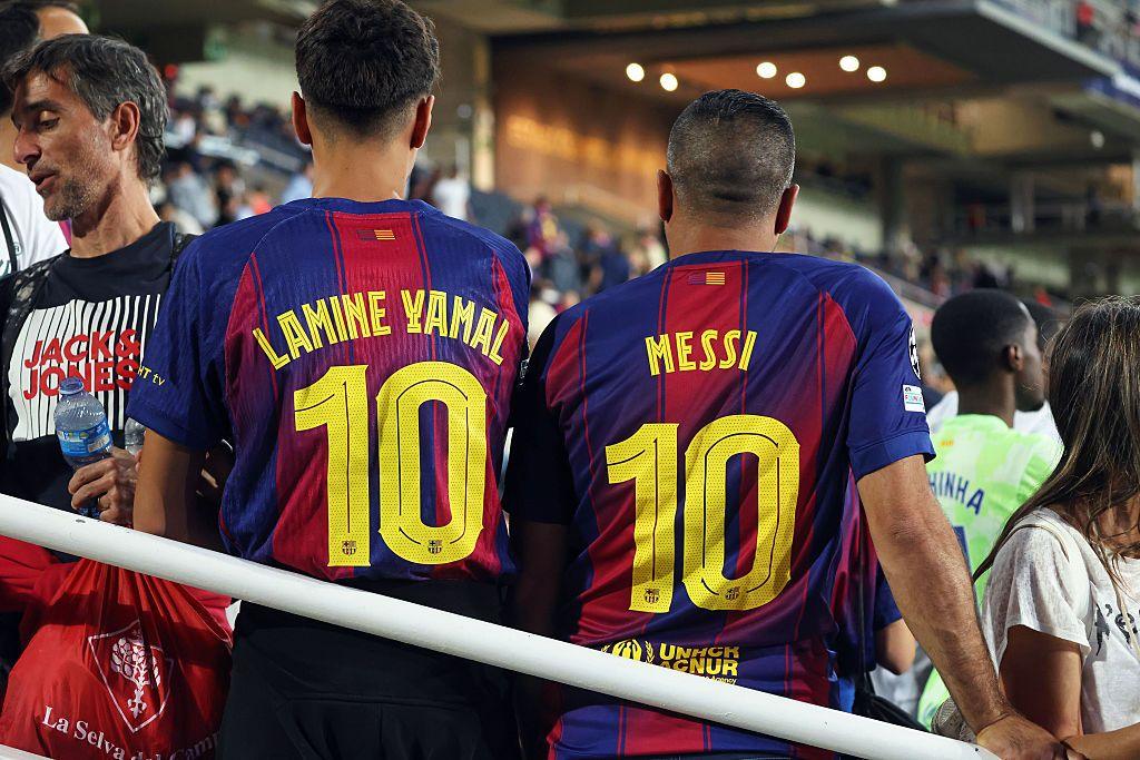 Image caption,Messi left Barcelona for Paris St-Germain in 2021, two years before the debut of a 15-year-old Yamal, who went on to inherit the number 10 shirt in 2025