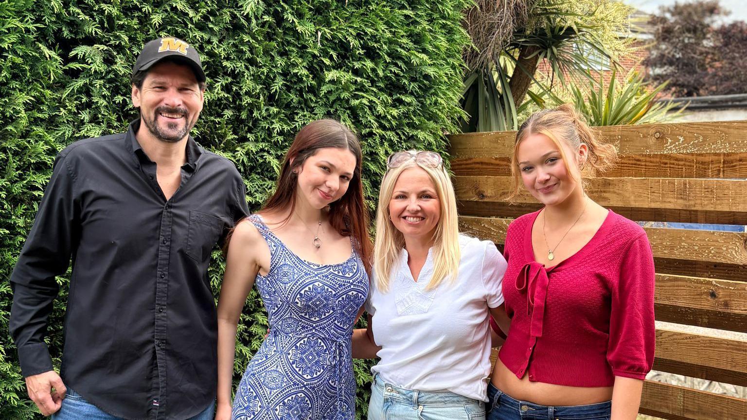 Image caption,Sarah and Lee have two daughters aged 21 and 19