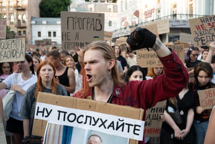 Why Ukrainians are protesting against Zelenskyy's dismissal of defence minister – video