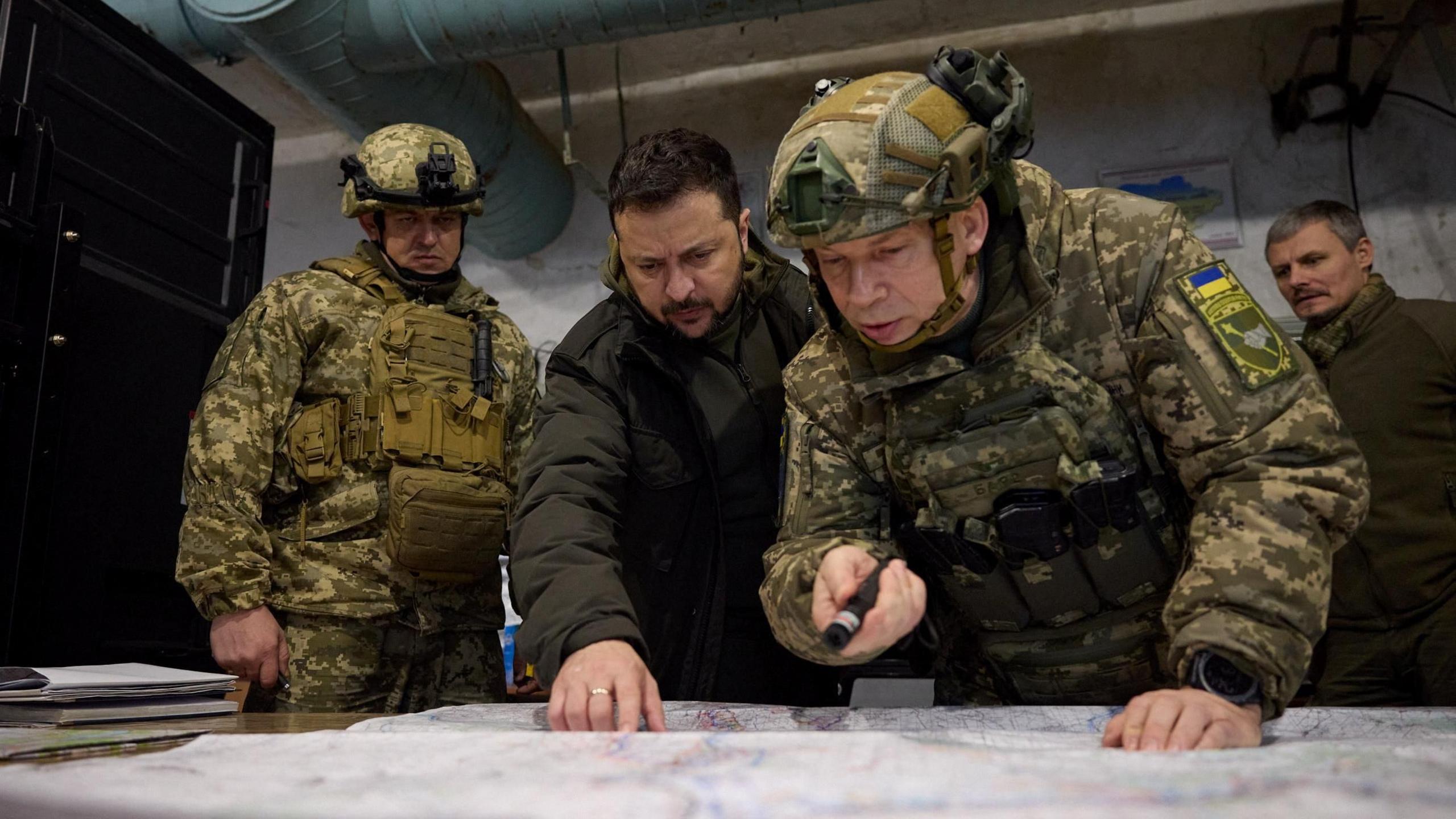 Image caption,Syrskyi (right) led the defence of Ukraine's capital during the beginning of Russia's full-scale invasion in 2022