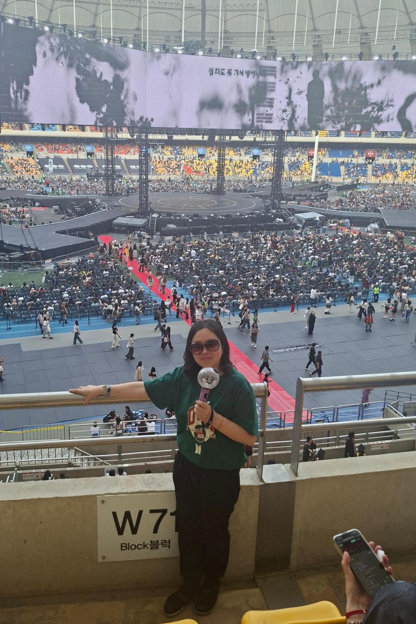 Image caption,Yeon-su revels in joining the crowds cheering for BTS because it's her own choice