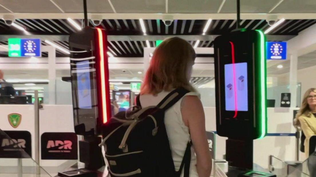 Image caption,The BBC's Katy Austin goes through the Entry Exit System at an e-gate in Rome