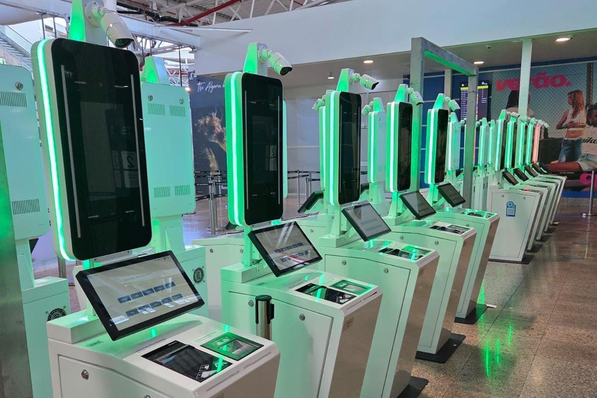 Image caption,The automated machines to take non-EU passengers' fingerprints and photos at Faro airport in Portugal