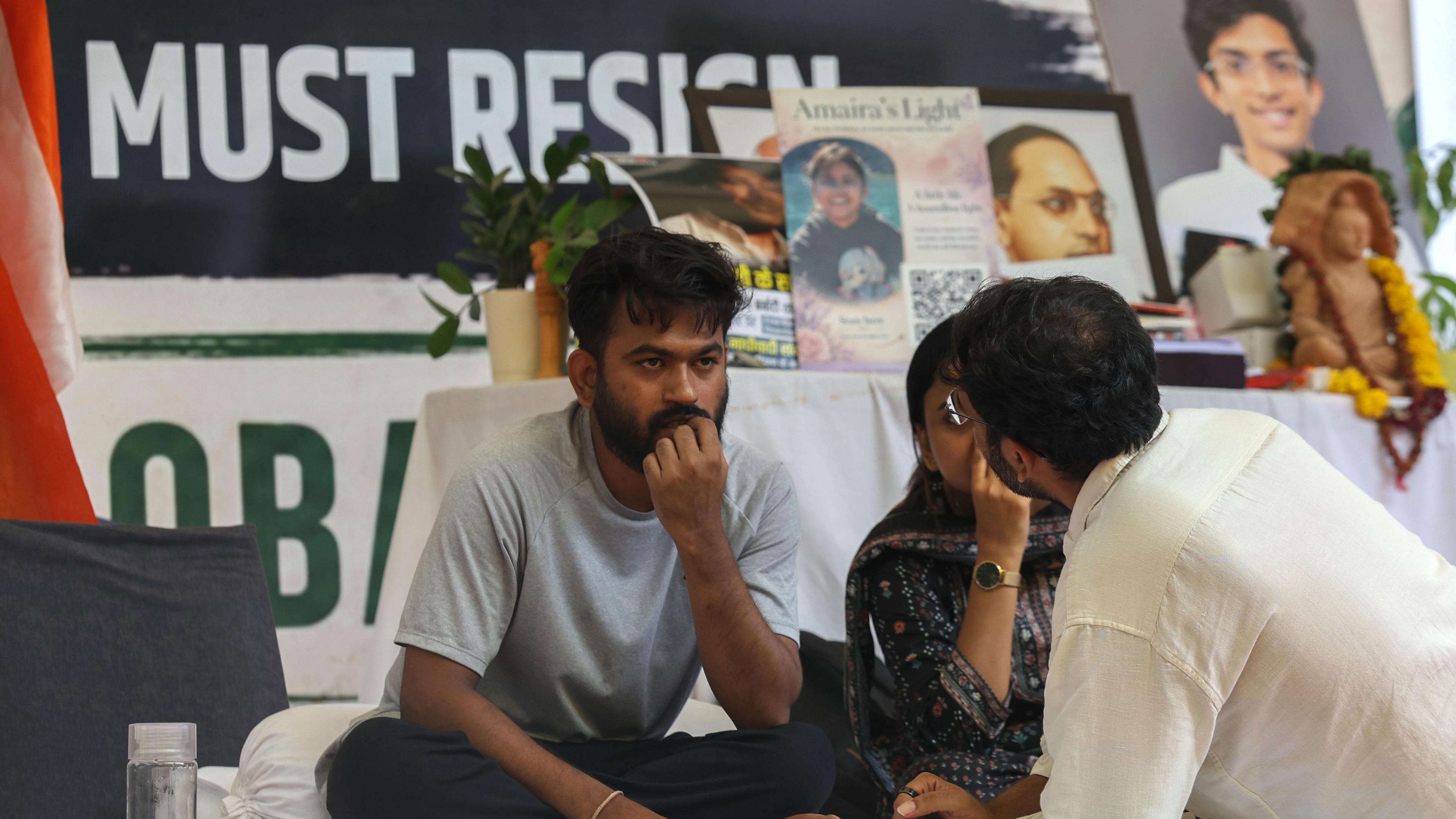 Image caption,Abhijeet Dipke has began a hunger strike following the detainment of Sonam Wangchuk