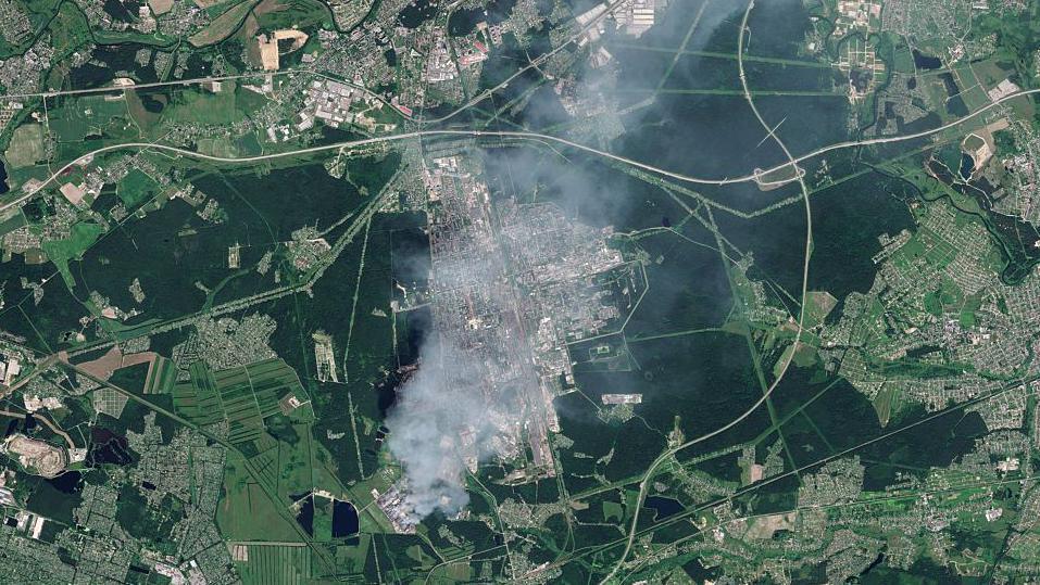 Image caption,A satellite image shows the extent of the fire that engulfed the Wildberries hub in Elektrostal, east of Moscow