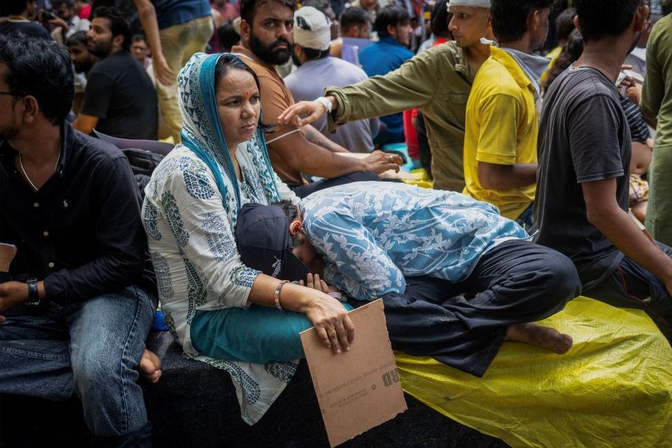 Image caption,Cockroach Janata Party founder Abhijeet Dipke during a sit-in at Jantar Mantar demanding the education minister's resignation