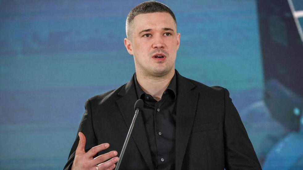 Image caption,Mykhailo Fedorov has so far refused any alternative job Zelensky has offered him to come back