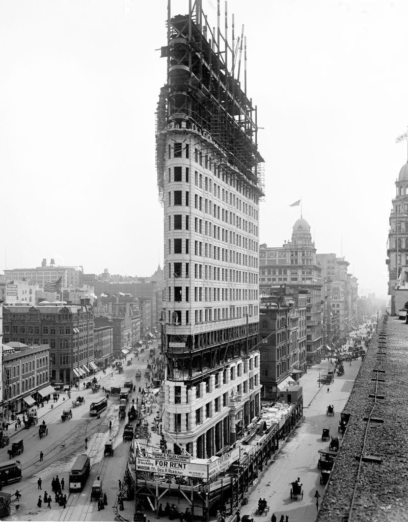 Image caption,The Flatiron Building under construction in 1902