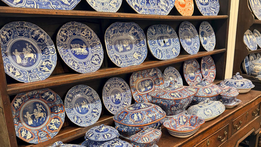 Image caption,The Blue Room at the Spode Museum features on Kawakami-Shotton's tours