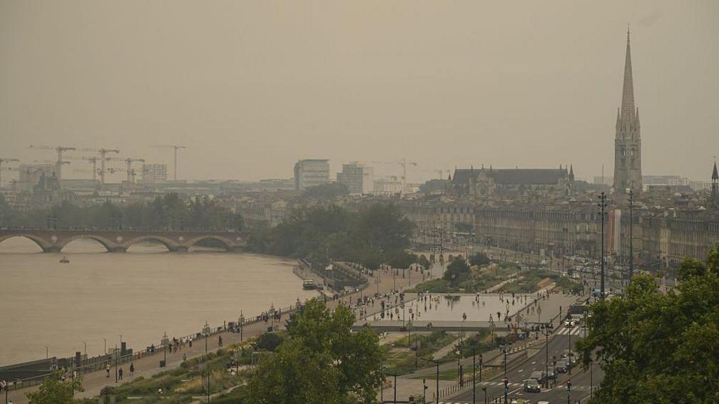 Image caption,Pierre Pourquery described a "thick smoke haze" hanging over the city of Bordeaux