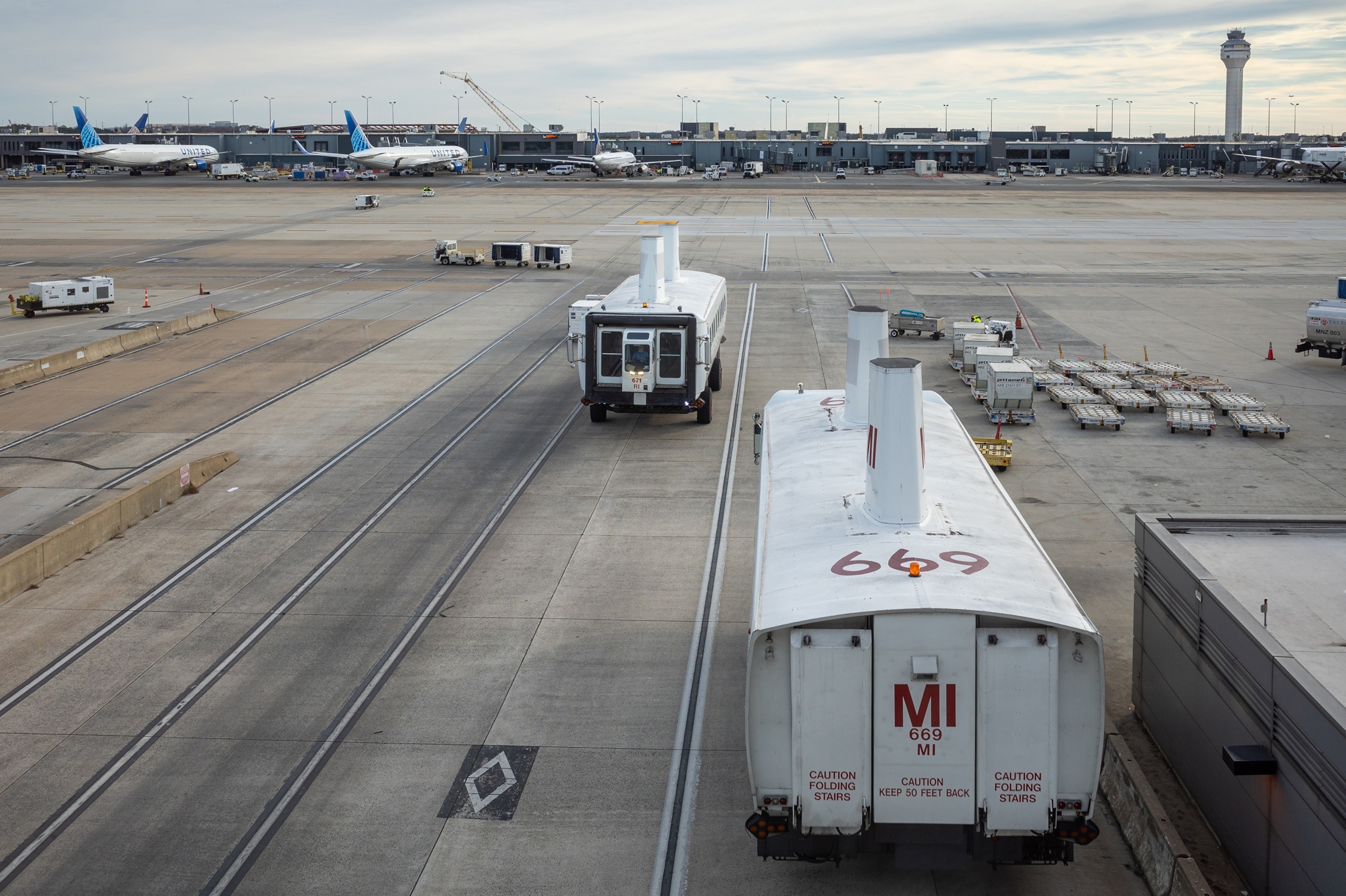 A people carrier or shuttle at Dulles Airport near Washington.Steve Heap/Adobe Stock