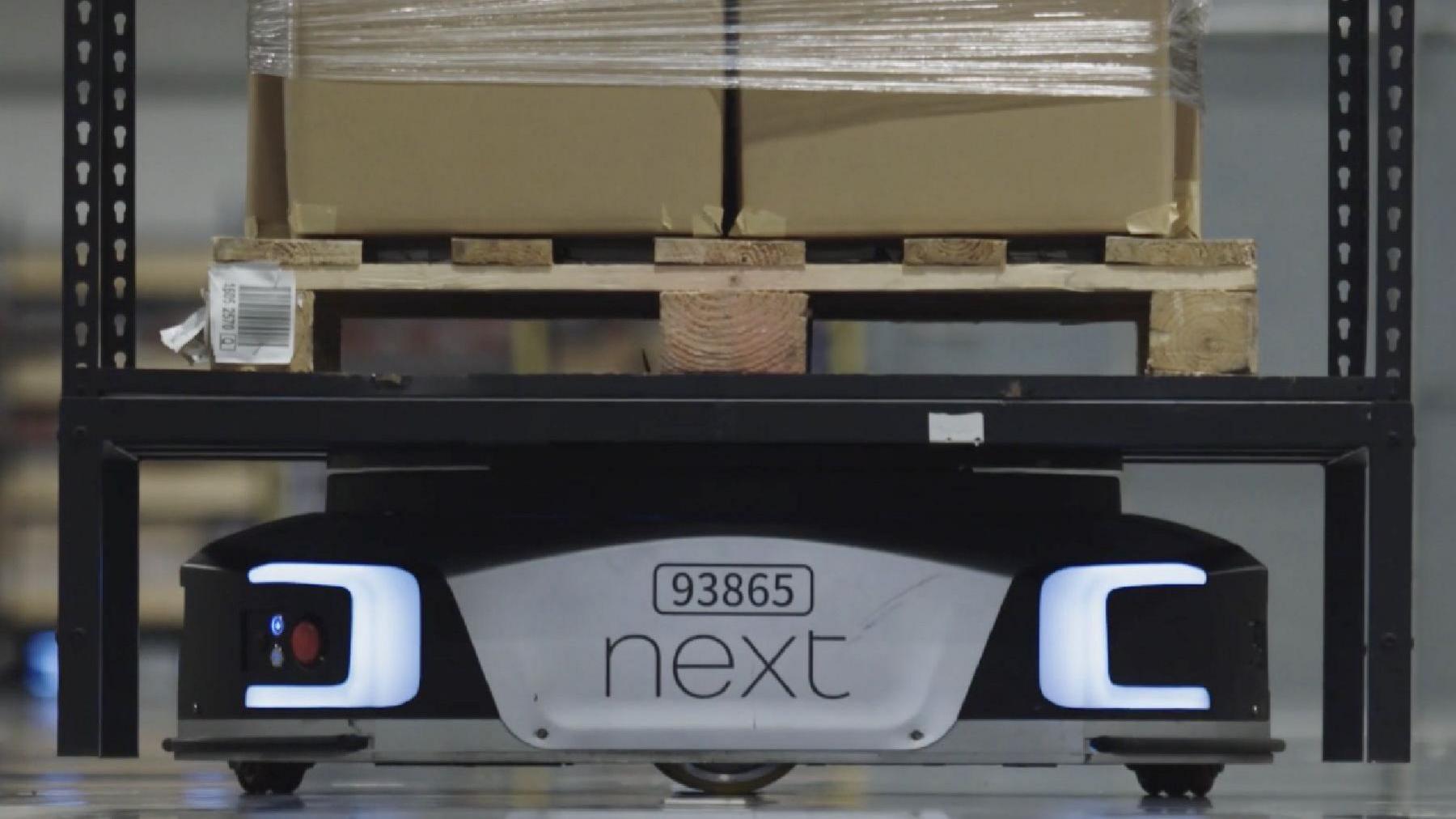 Image caption,Geek+ robots can move pallets and entire shelves around warehouses