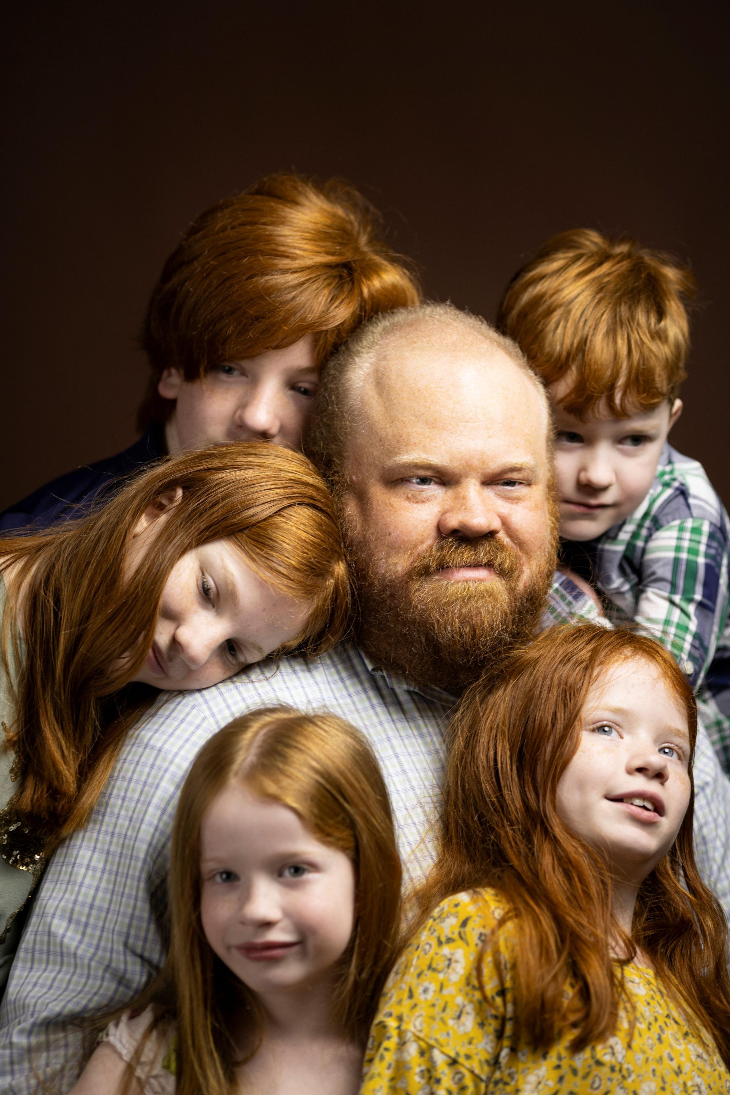 Image caption,Colton, Bennett, Emmeline, Christopher, Amelia, and Genevieve Smith from Burke, Virginia