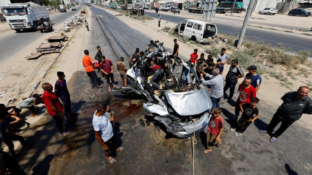 Image caption,In Deir al-Balah, residents assess the damage of the strikes