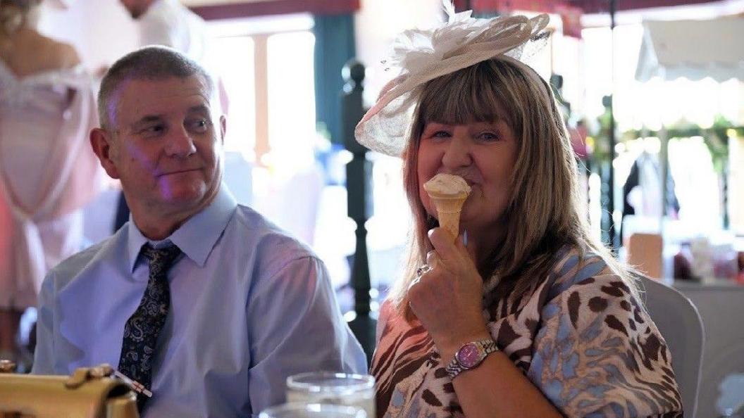 Image caption,Ice cream vans and fans have been last-minute cost additions to this year's weddings