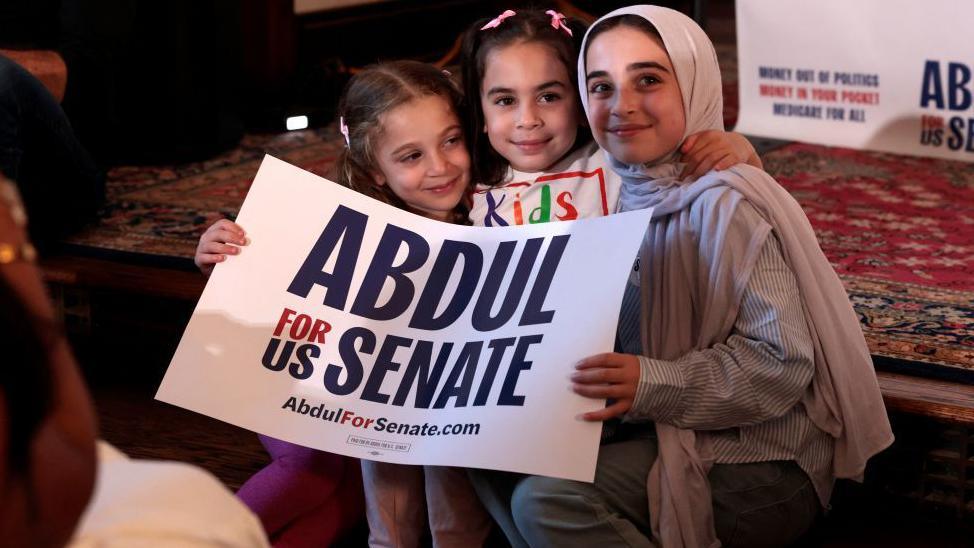 Image caption,Young supporters in Detroit hold a sign in support of El-Sayed