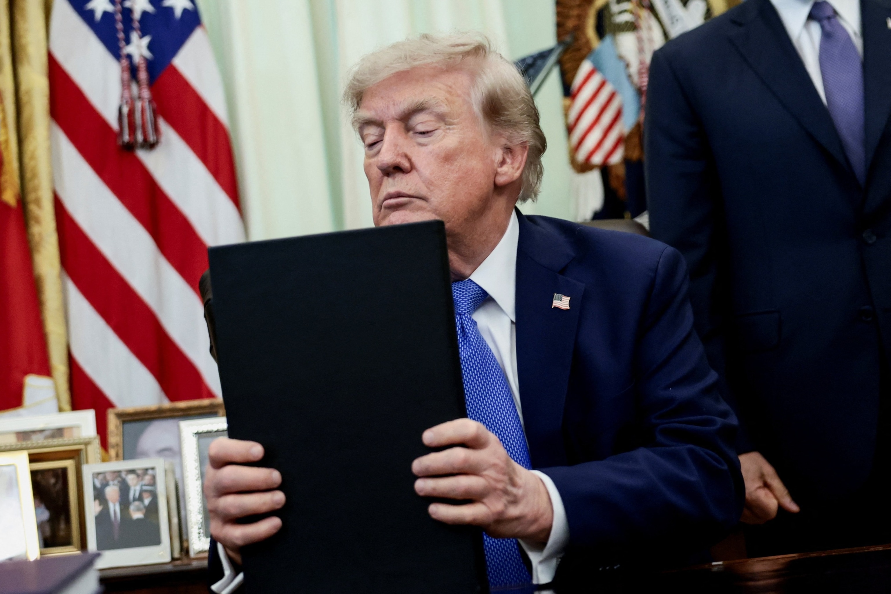 President Donald Trump attends an event to sign executive orders related to birthright citizenship and the polysilicon industry, in the Oval Office at the White House in Washington, August 6, 2026.Evelyn Hockstein/Reuters