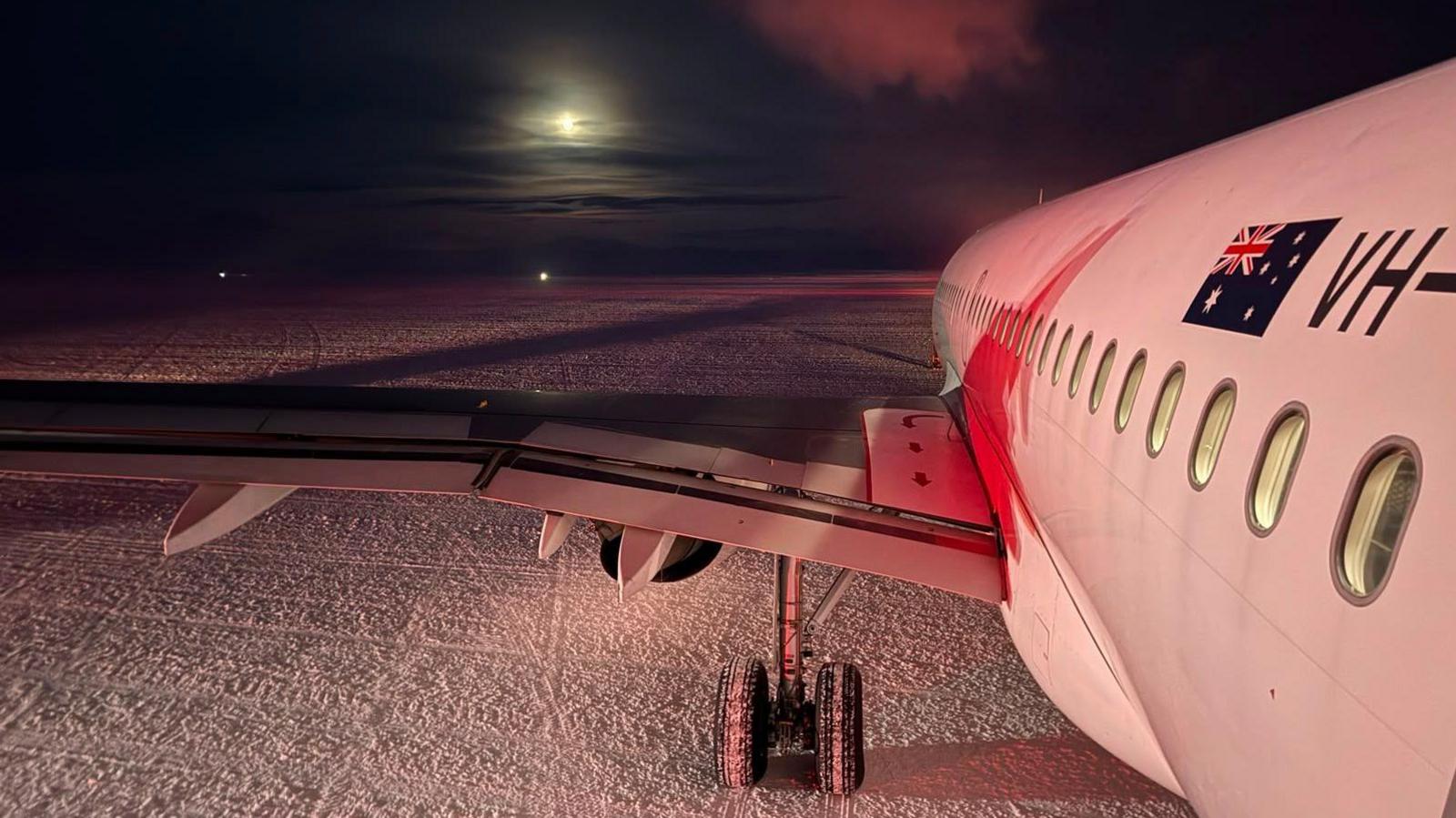 Image caption,The Skytraders plane landed in Antarctica in total darkness and a temperature of -43°C