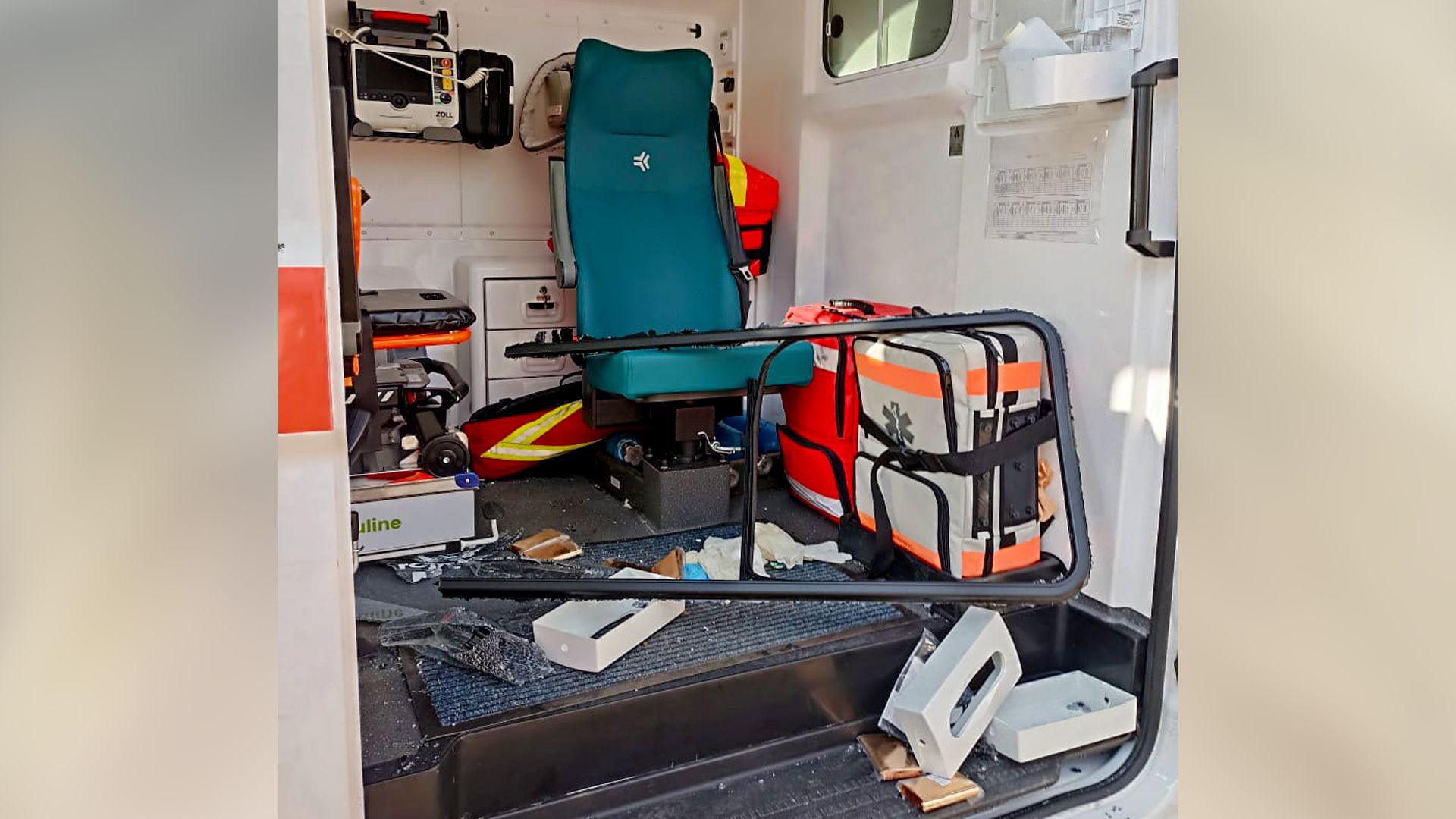 Image caption,A first drone hit Inna's ambulance in Kherson, while a second targeted her directly