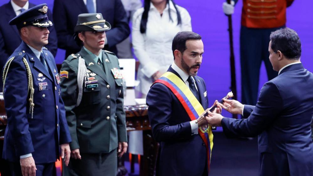 Image caption,De la Espriella has pledged to abandon his predecessor's "total peace" approach to armed gangs