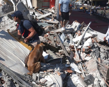 People search the rubble of a collapsed building in Cali.Photograph: Ernesto Guzmán Jr/EPA