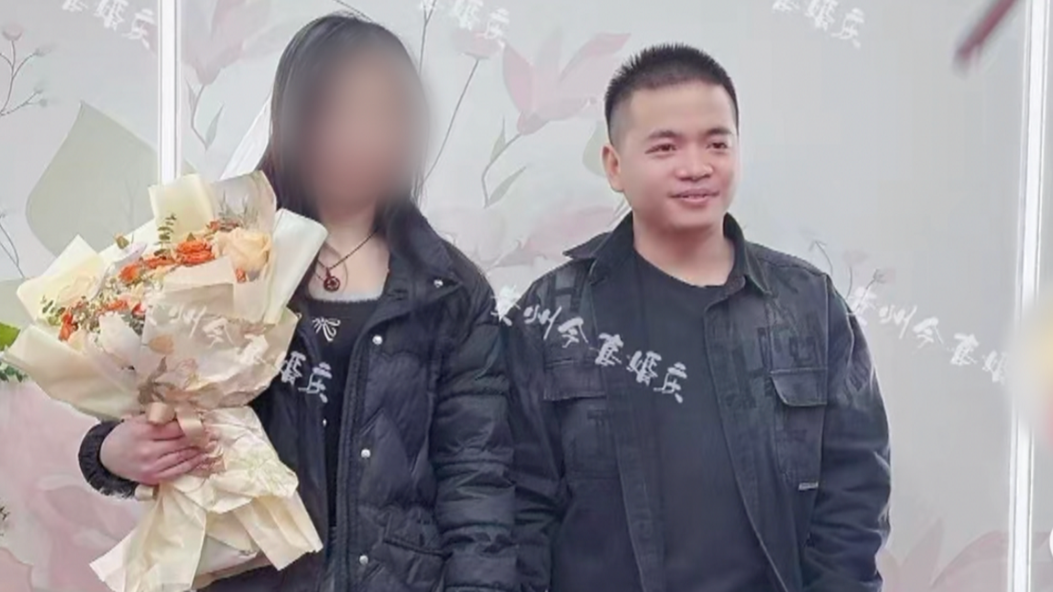 Image caption,Wang with his ex-wife in a photo taken soon after their wedding