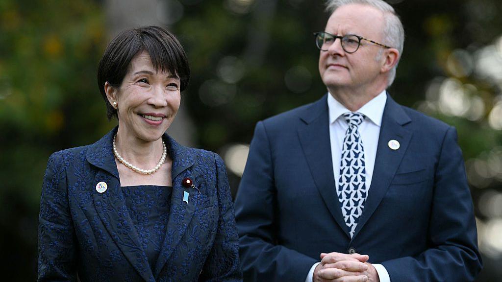 Image caption,Japanese prime minister Sanae Takaichi (left) presented Albanese with two royal melons when she visited Australia in May