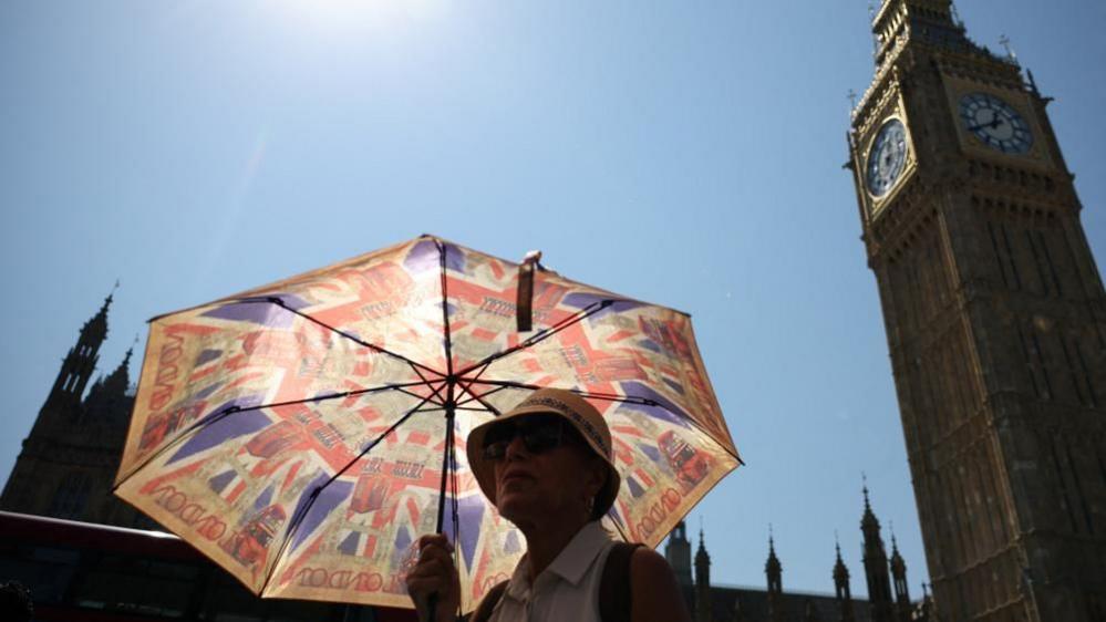 Image caption,The UK on Thursday saw its hottest day of the year so far, with the Met Office reporting a provisional recording of 38.1C in London
