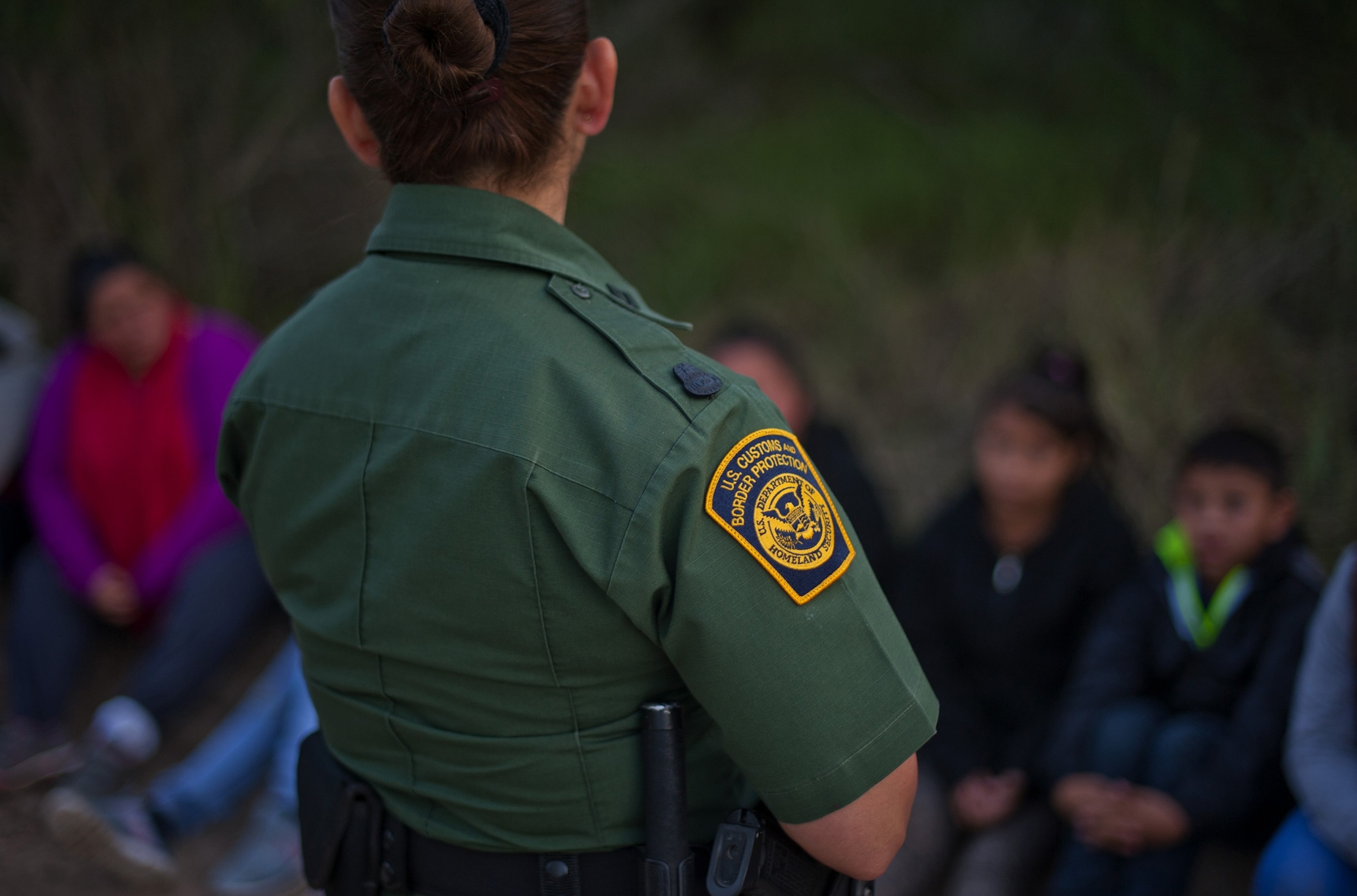 A U.S. Border Patrol agent speaks to suspected immigrants near the U.S.-Mexico border in McAllen, Texas, Dec. 21, 2016.Eddie Seal/Bloomberg via Getty Images
