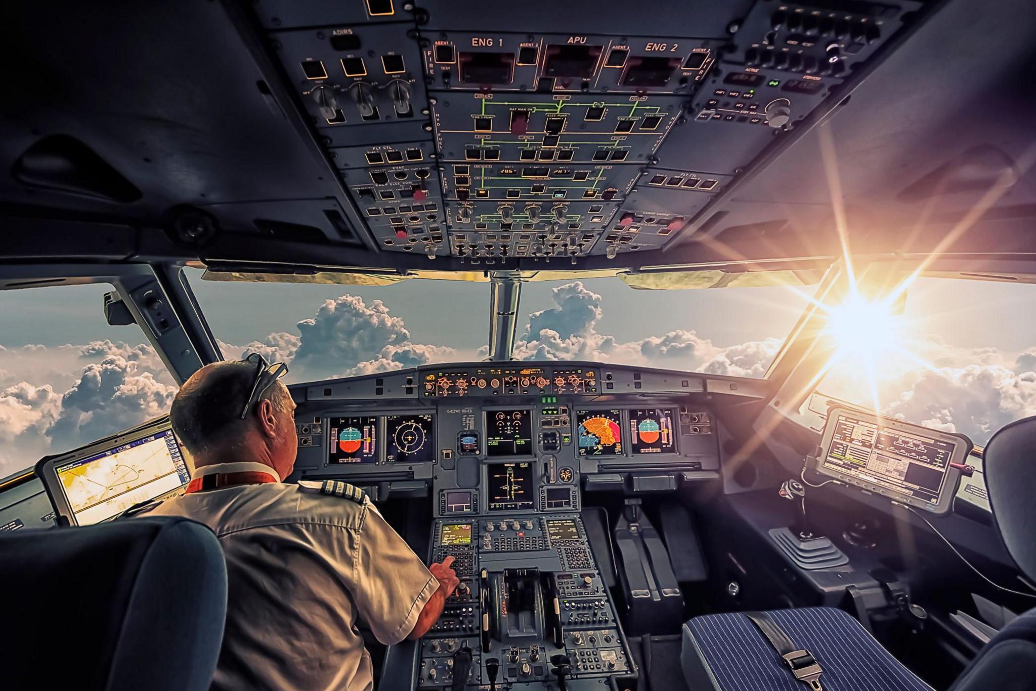 Image caption,The cockpit of an Airbus 320