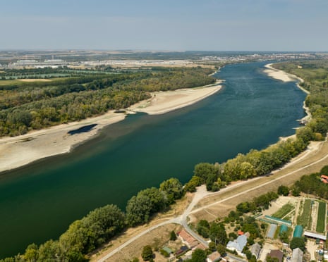 Kürti rode for 30km along newly-exposed beds of the Danube