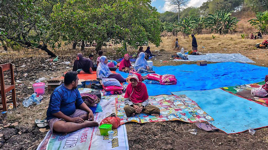 Image caption,Many displaced survivors are choosing to sleep outdoors amid fear of aftershocks and further building collapses