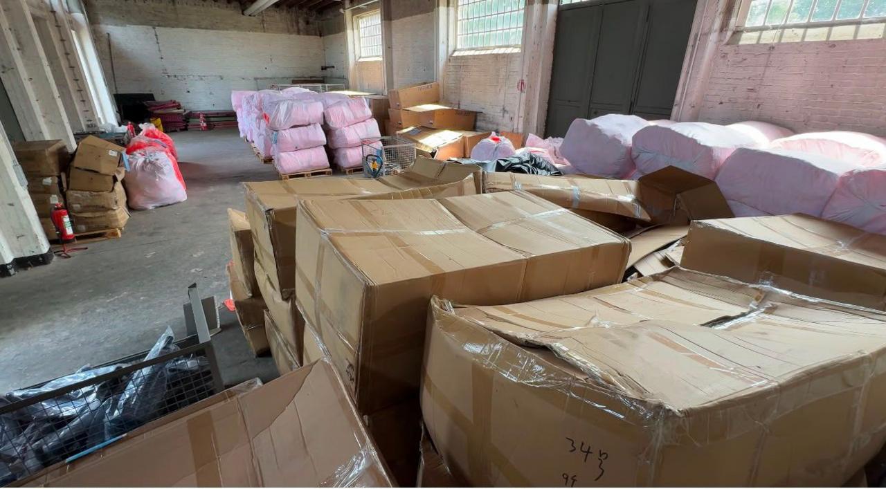 Image caption,The deflated dinghies are packaged in cardboard boxes