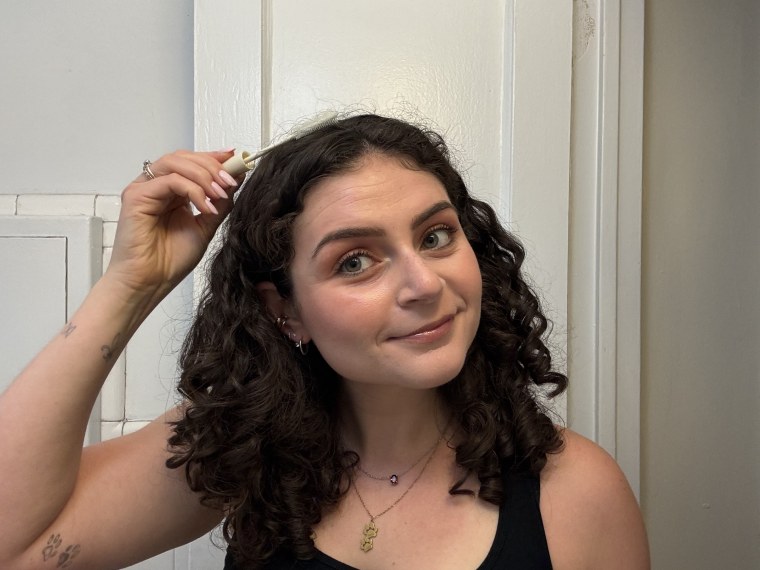 The mascara wand applicator is soft and flexible, so hair doesn’t get stuck when you’re applying it as much as others do.