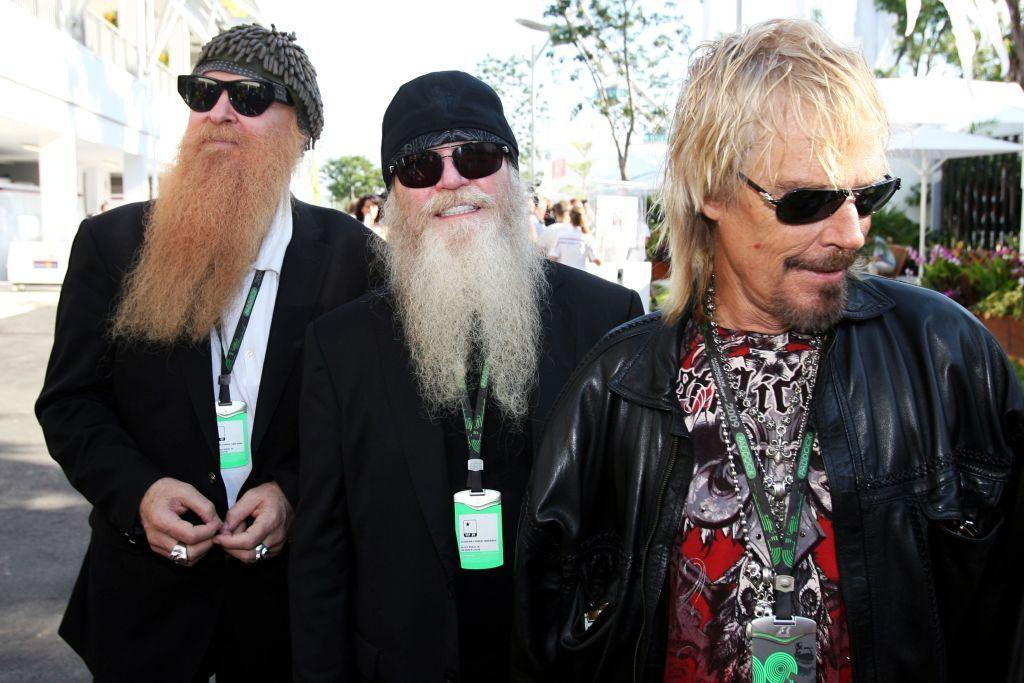 Image caption,ZZ top lead vocalist Billy Gibbons, bassist Dusty Hill and drummer Frank Beard in 2009