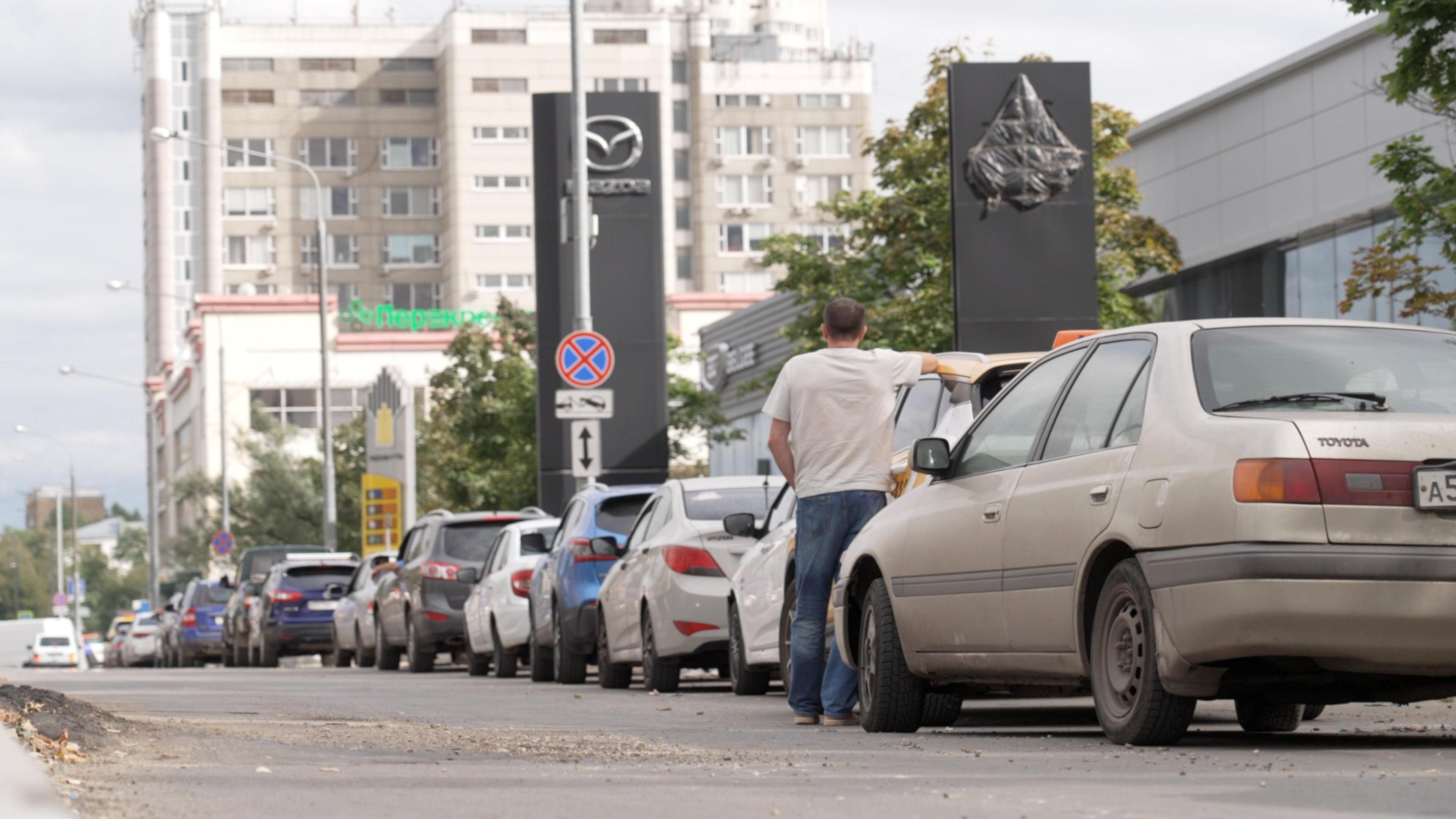 Image caption,Lyubov says all the petrol stations on her drive to Moscow were empty