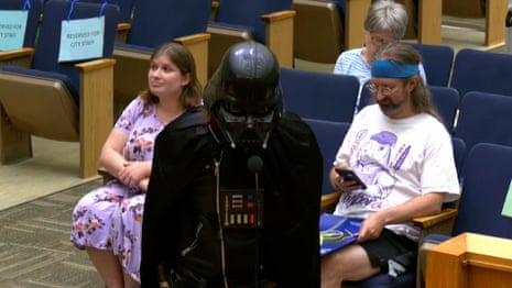 ‘Darth Vader’ makes the case for Flock cameras at city council meeting - video