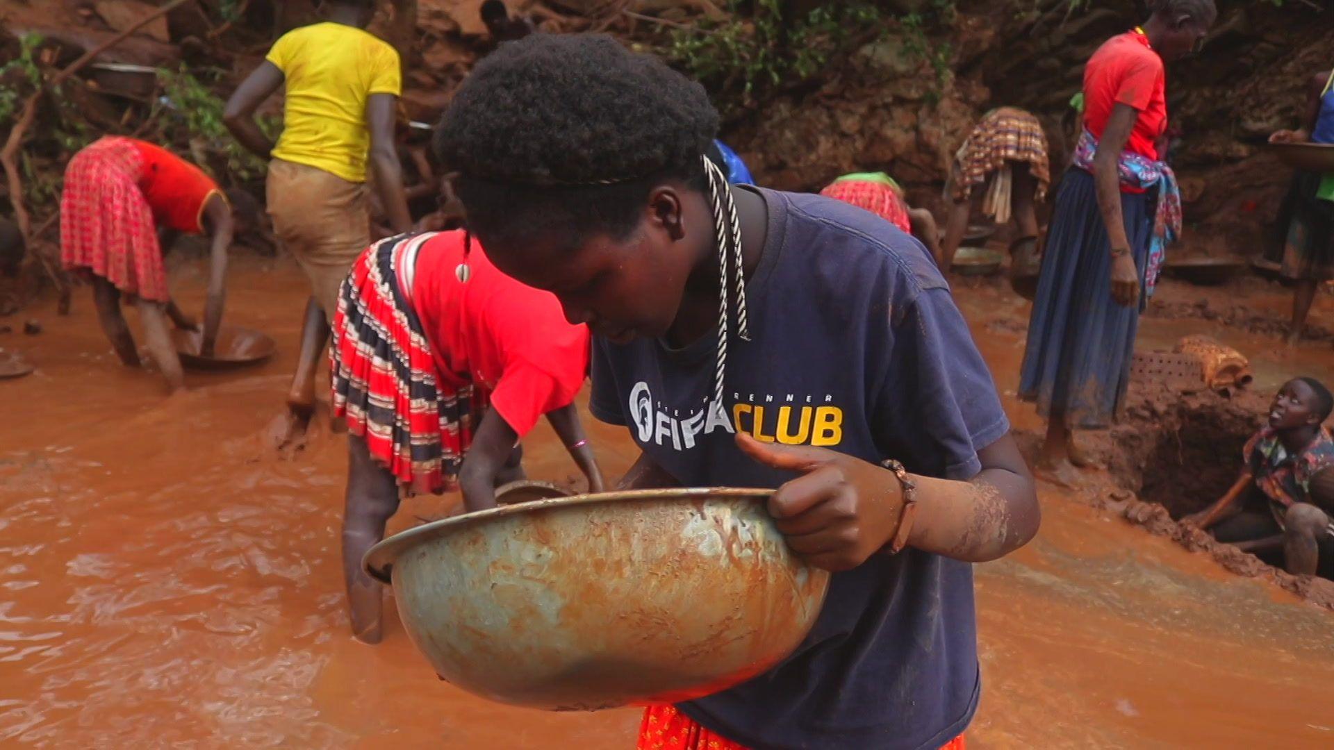 Image caption,Many of those who have come are not experienced miners