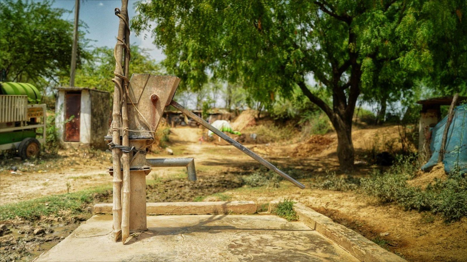 Image caption,There are just a handful of handpumps in Mamta's village