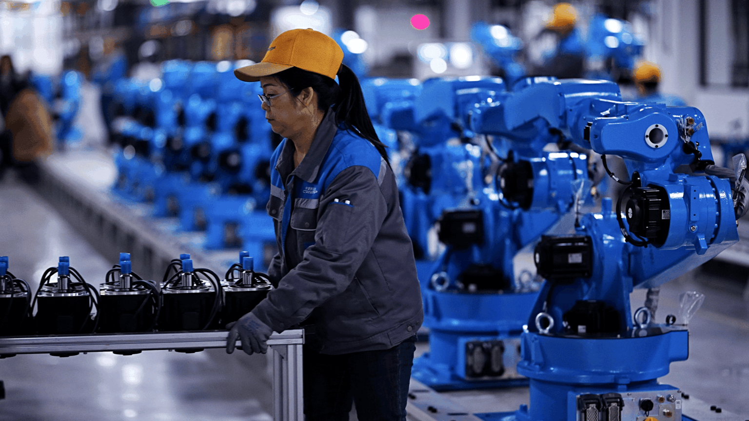 Image caption,More than two millions robots work alongside people in China's factories