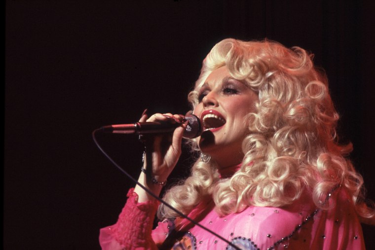Dolly Parton in 1977. Parton topped the country charts for the first time in 1974 with “Jolene.”Paul Natkin / Getty Images file