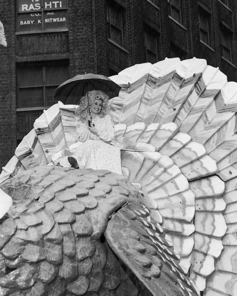 Dolly Parton sang "Love Is Like a Butterfly" on the Macy's Turkey float during the Macy's Thanksgiving Day Parade in 1975.NBC
